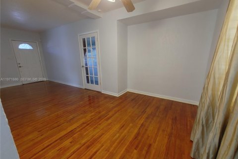 Casa en alquiler en Miami, Florida, 2 dormitorios, 83.61 m2 № 2032380 - foto 10