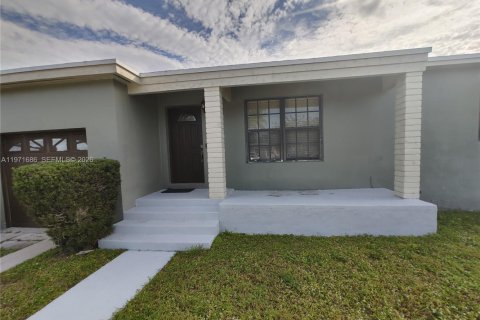 Casa en alquiler en Miami, Florida, 2 dormitorios, 83.61 m2 № 2032380 - foto 5