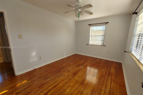 Casa en alquiler en Miami, Florida, 2 dormitorios, 83.61 m2 № 2032380 - foto 19