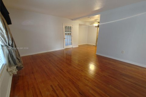 Casa en alquiler en Miami, Florida, 2 dormitorios, 83.61 m2 № 2032380 - foto 9