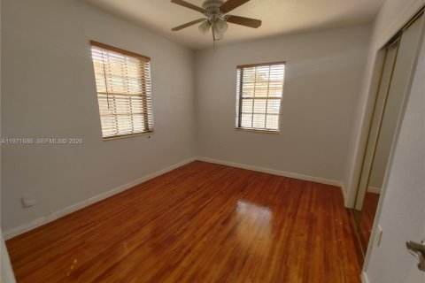 Casa en alquiler en Miami, Florida, 2 dormitorios, 83.61 m2 № 2032380 - foto 22