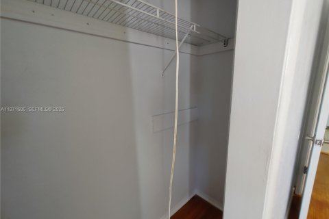 Casa en alquiler en Miami, Florida, 2 dormitorios, 83.61 m2 № 2032380 - foto 29