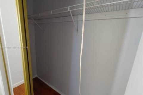 Casa en alquiler en Miami, Florida, 2 dormitorios, 83.61 m2 № 2032380 - foto 30
