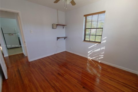 Casa en alquiler en Miami, Florida, 2 dormitorios, 83.61 m2 № 2032380 - foto 17