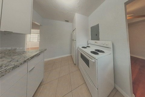 Casa en alquiler en Miami, Florida, 2 dormitorios, 83.61 m2 № 2032380 - foto 7