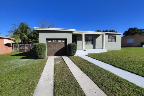 Casa en alquiler en Miami, Florida, 2 dormitorios, 83.61 m2 № 2032380 - foto 2
