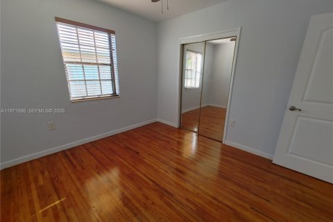 Casa en alquiler en Miami, Florida, 2 dormitorios, 83.61 m2 № 2032380 - foto 15