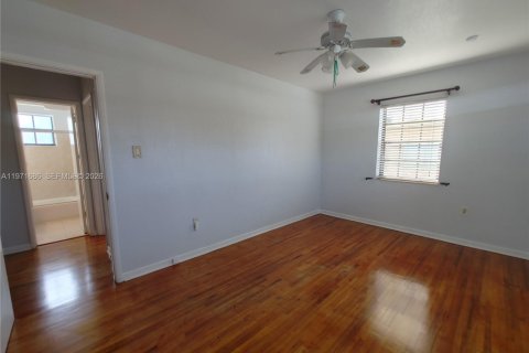 Casa en alquiler en Miami, Florida, 2 dormitorios, 83.61 m2 № 2032380 - foto 26