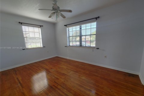 Casa en alquiler en Miami, Florida, 2 dormitorios, 83.61 m2 № 2032380 - foto 25