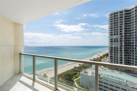 Condo in Sunny Isles Beach, Florida, 1 bedroom  № 1714239 - photo 11