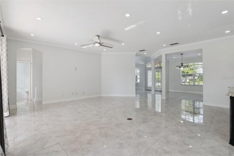 Casa en venta en Lake Mary, Florida, 5 dormitorios, 272.67 m2 № 2386118 - foto 15