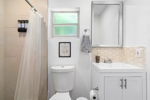 House in Hollywood, Florida 3 bedrooms, 171.87 sq.m. № 2290873 - photo 12