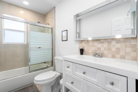 House in Hollywood, Florida 3 bedrooms, 171.87 sq.m. № 2290873 - photo 11
