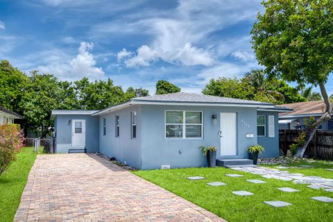 House in Hollywood, Florida 3 bedrooms, 171.87 sq.m. № 2290873 - photo 2