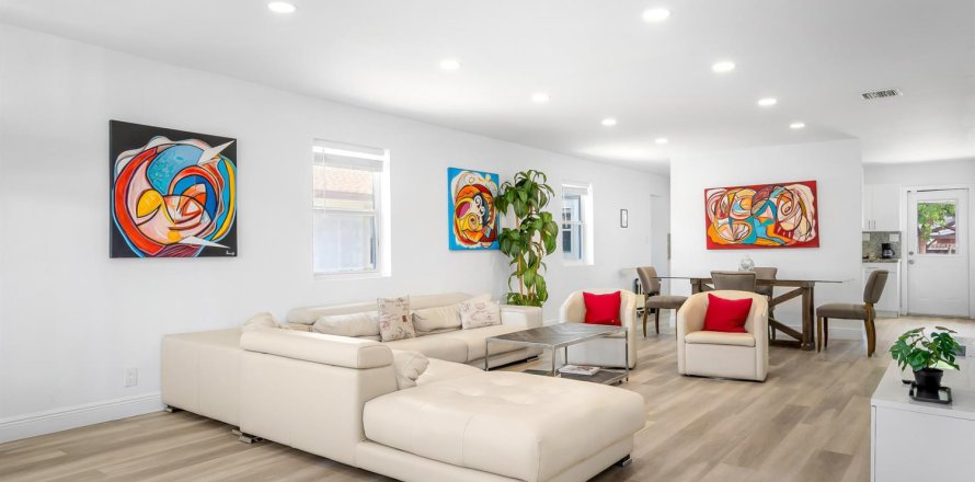 House in Hollywood, Florida 3 bedrooms, 171.87 sq.m. № 2290873