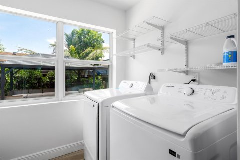 House in Hollywood, Florida 3 bedrooms, 171.87 sq.m. № 2290873 - photo 20