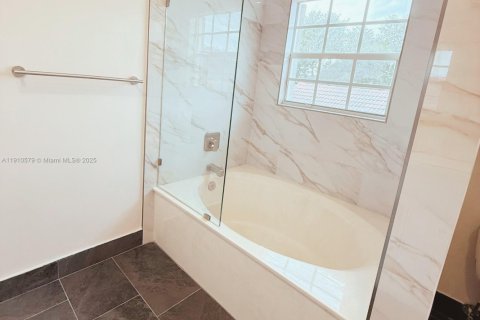 Touwnhouse à vendre à Miramar, Floride: 3 chambres, 146.41 m2 № 1965848 - photo 18