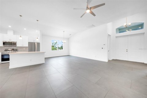 House in Port Charlotte, Florida 3 bedrooms, 155.15 sq.m. № 1339291 - photo 5