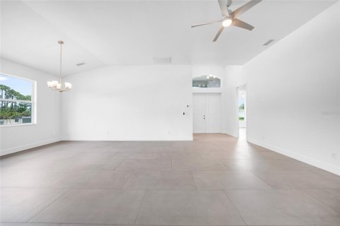 House in Port Charlotte, Florida 3 bedrooms, 155.15 sq.m. № 1339291 - photo 3