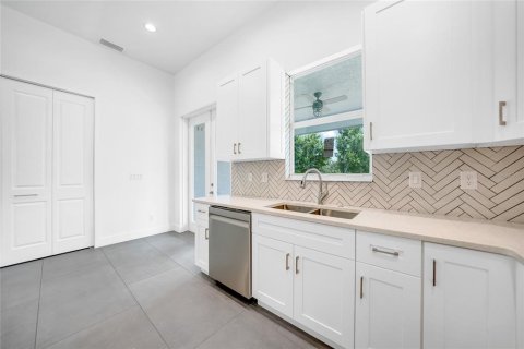 House in Port Charlotte, Florida 3 bedrooms, 155.15 sq.m. № 1339291 - photo 14