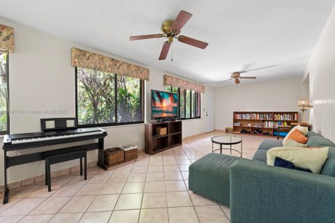 Villa ou maison à vendre à Cutler Bay, Floride: 4 chambres, 176.14 m2 № 1942202 - photo 15