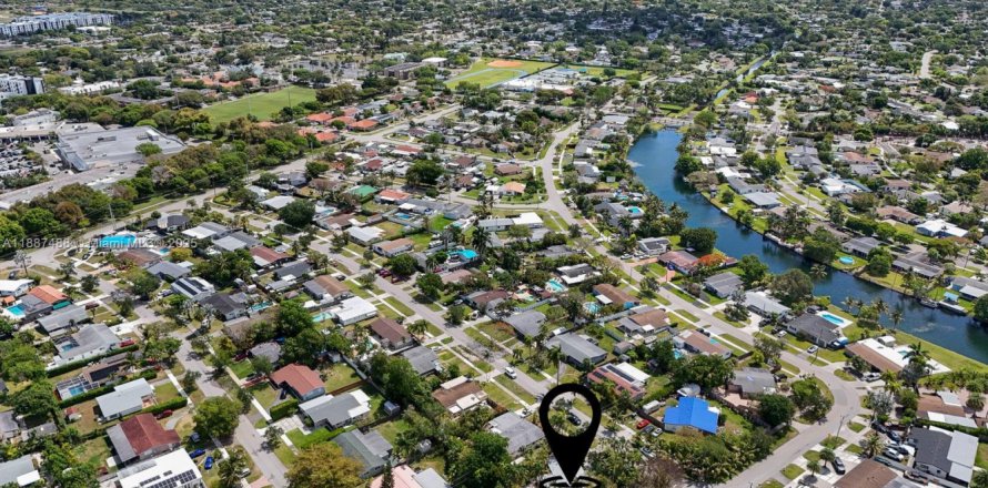 Villa ou maison à Cutler Bay, Floride 4 chambres, 176.14 m2 № 1942202
