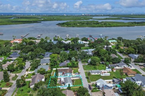 House in Edgewater, Florida 3 bedrooms, 117.43 sq.m. № 1904071 - photo 4