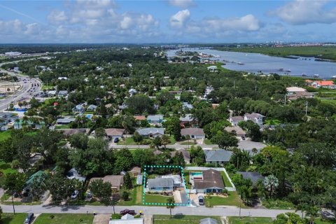 House in Edgewater, Florida 3 bedrooms, 117.43 sq.m. № 1904071 - photo 5