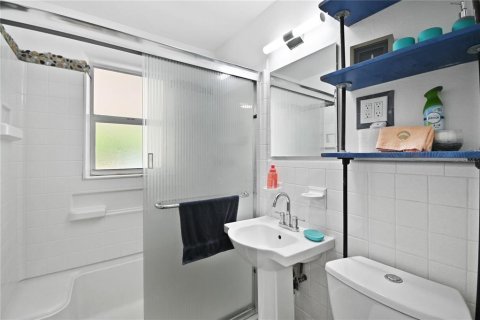 House in Edgewater, Florida 3 bedrooms, 117.43 sq.m. № 1904071 - photo 21