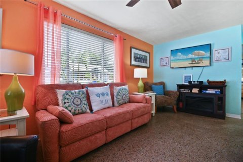 House in Edgewater, Florida 3 bedrooms, 117.43 sq.m. № 1904071 - photo 8