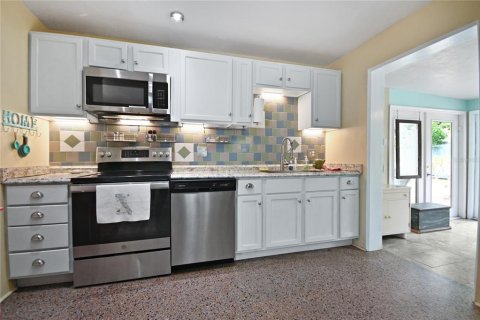 House in Edgewater, Florida 3 bedrooms, 117.43 sq.m. № 1904071 - photo 9