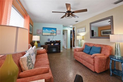 House in Edgewater, Florida 3 bedrooms, 117.43 sq.m. № 1904071 - photo 6