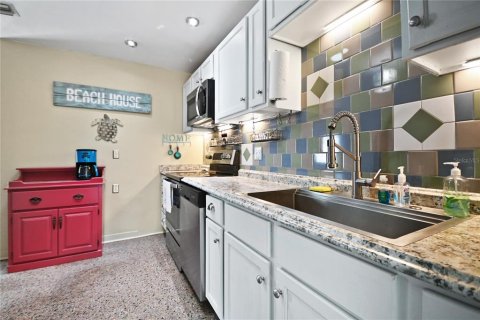 House in Edgewater, Florida 3 bedrooms, 117.43 sq.m. № 1904071 - photo 12