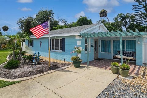 House in Edgewater, Florida 3 bedrooms, 117.43 sq.m. № 1904071 - photo 1