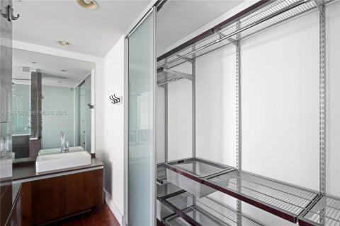 Купить кондоминиум в Майами, Флорида 1 спальня, 75.07м2, № 2088468 - фото 3