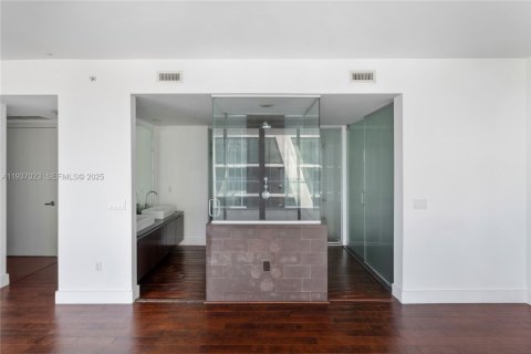 Купить кондоминиум в Майами, Флорида 1 спальня, 75.07м2, № 2088468 - фото 5