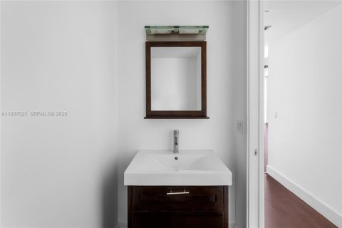Купить кондоминиум в Майами, Флорида 1 спальня, 75.07м2, № 2088468 - фото 4