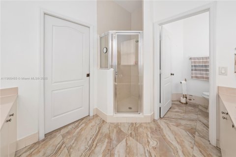 House in Hialeah, Florida 4 bedrooms, 197.32 sq.m. № 1956280 - photo 28