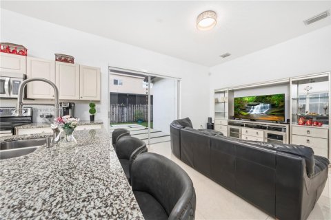 House in Hialeah, Florida 4 bedrooms, 197.32 sq.m. № 1956280 - photo 14