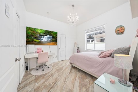 House in Hialeah, Florida 4 bedrooms, 197.32 sq.m. № 1956280 - photo 19