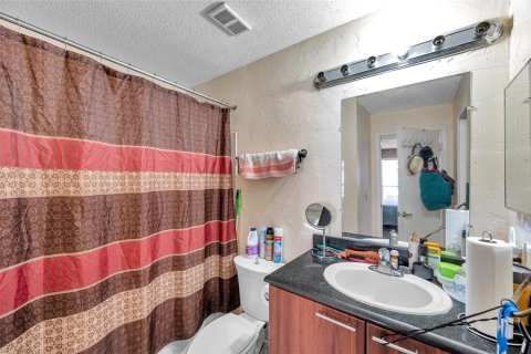 Condo in Tampa, Florida, 3 bedrooms  № 1800511 - photo 25
