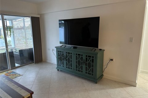 Condo in Marathon, Florida, 1 bedroom  № 2040044 - photo 6