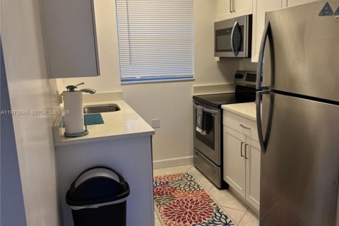 Condo in Marathon, Florida, 1 bedroom  № 2040044 - photo 7