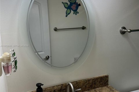 Condo in Marathon, Florida, 1 bedroom  № 2040044 - photo 11