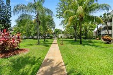 Condominio en venta en Tamarac, Florida, 2 dormitorios, 90.12 m2 № 1826069 - foto 13