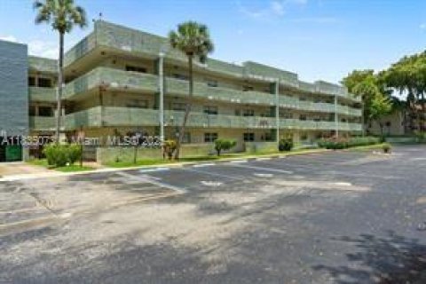Condominio en venta en Tamarac, Florida, 2 dormitorios, 90.12 m2 № 1826069 - foto 7