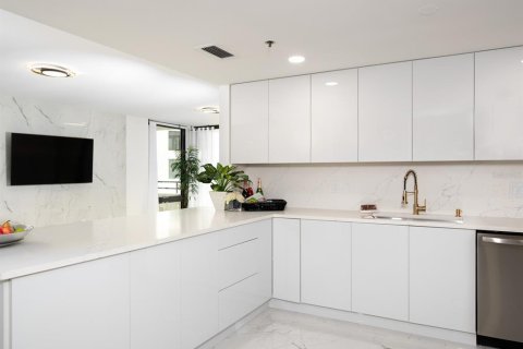 Condo in Sarasota, Florida, 3 bedrooms  № 1686562 - photo 13