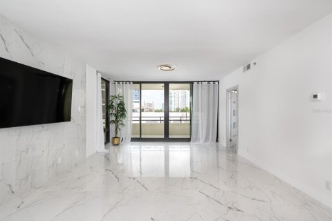 Condo in Sarasota, Florida, 3 bedrooms  № 1686562 - photo 7