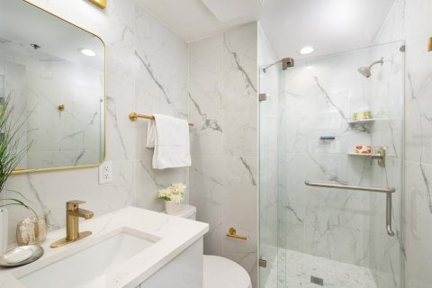 Condo in Sarasota, Florida, 3 bedrooms  № 1686562 - photo 24