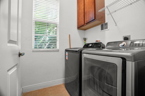 Townhouse in Miramar, Florida 3 bedrooms, 163.51 sq.m. № 2083449 - photo 19